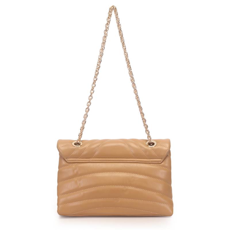Bolsa de ombro feminina camel vista traseira com alça dupla dourada e costuras decorativas.